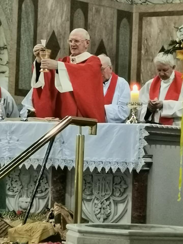 20 Archbishop Farrell presents the Lamb of God